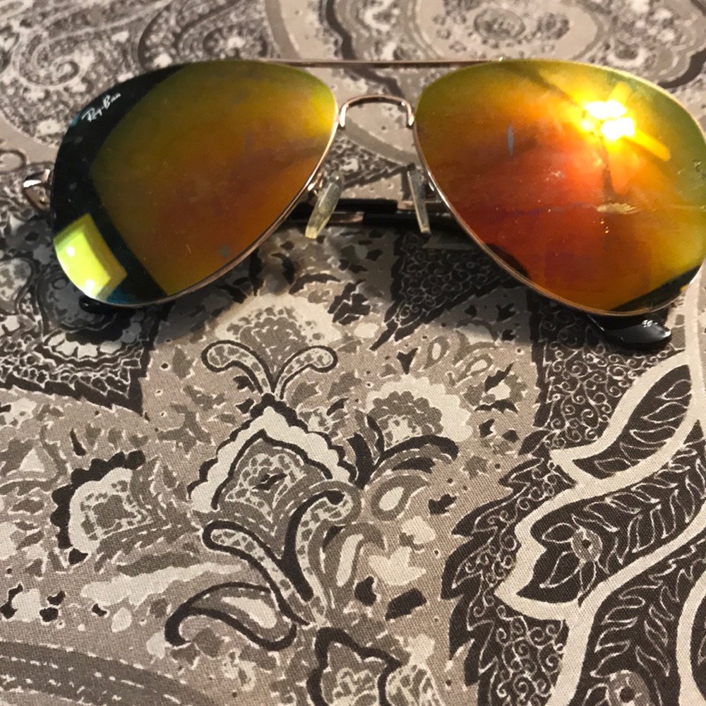 Orange/yellow ray bands
